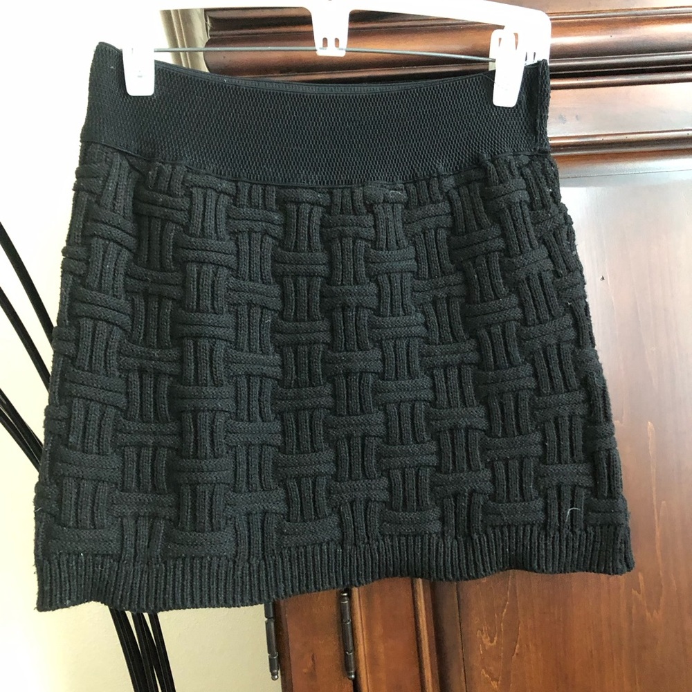 Mint Green Elegant Black Knit Skirt Size Medium
